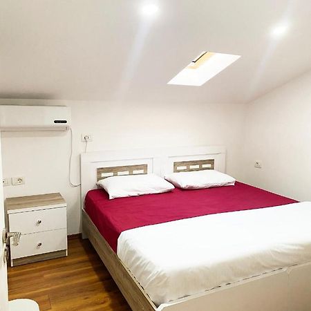 Guest House Himaj 베라트 외부 사진