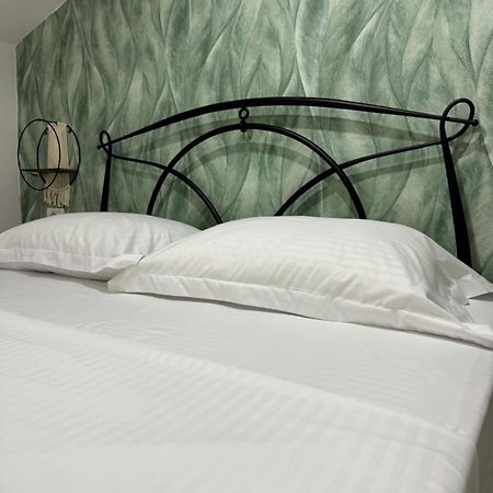 Guest House Himaj 베라트 외부 사진
