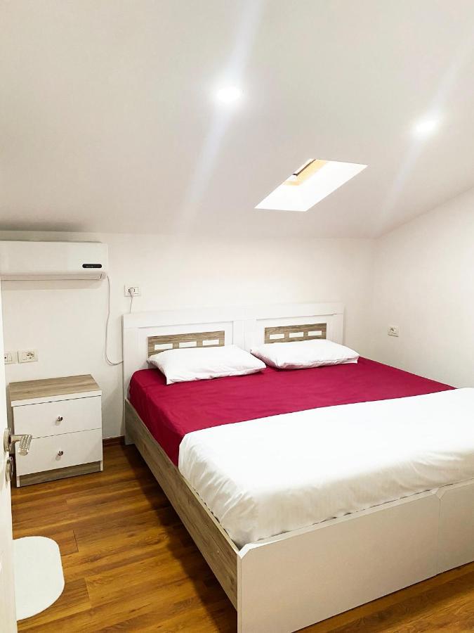 Guest House Himaj 베라트 외부 사진