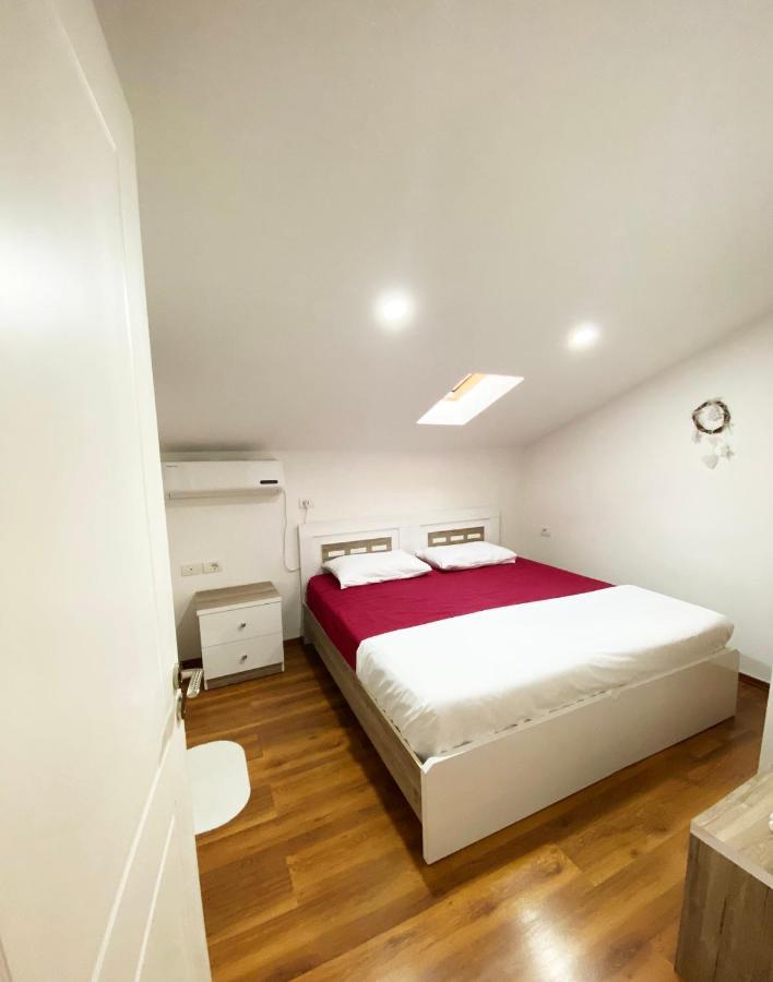 Guest House Himaj 베라트 외부 사진