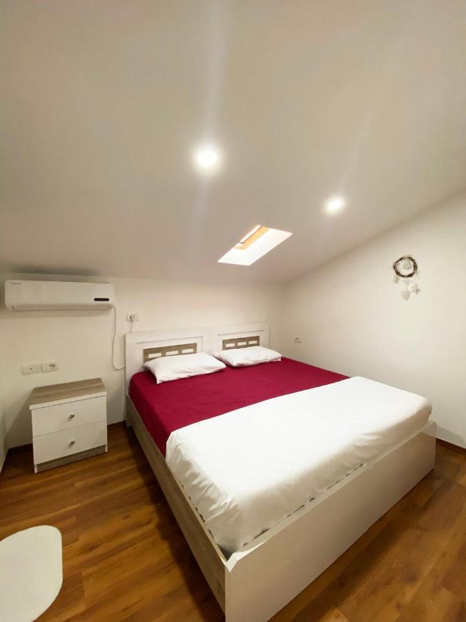 Guest House Himaj 베라트 외부 사진