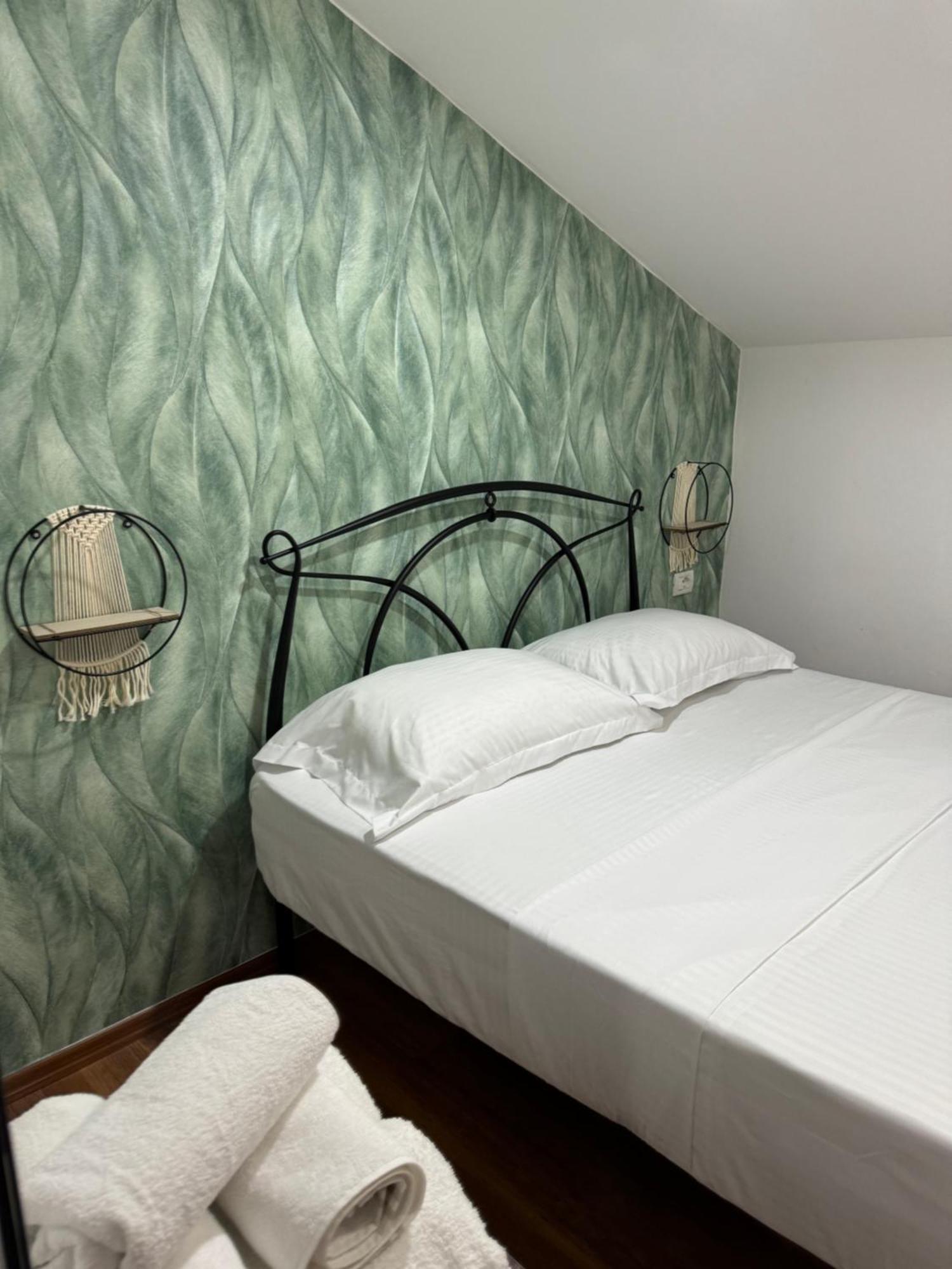 Guest House Himaj 베라트 외부 사진