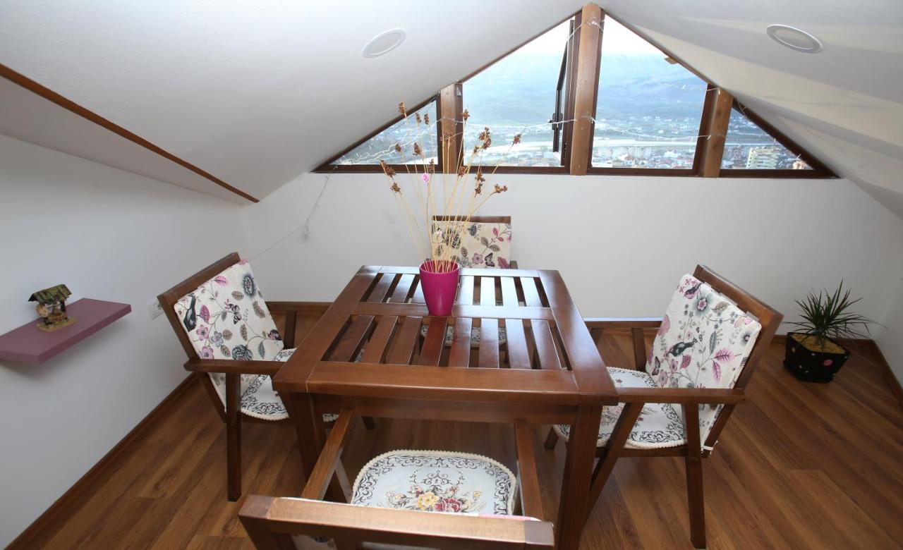 Guest House Himaj 베라트 외부 사진